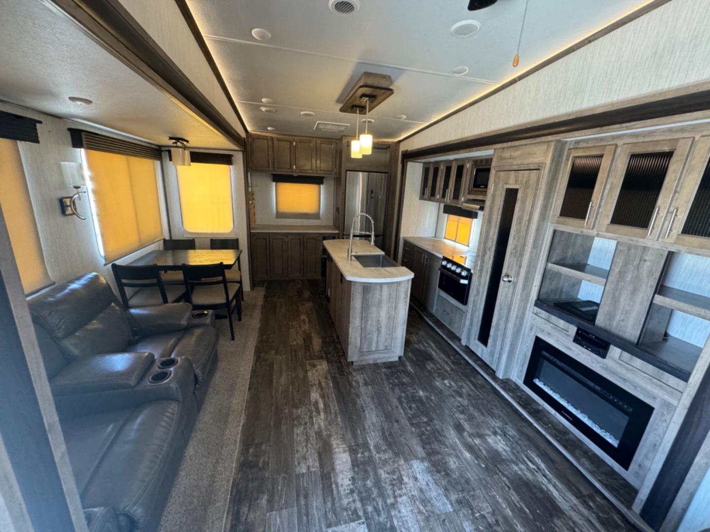 2019 Forest River 36 BH , located at 2190 Hwy 95, Bullhead City, AZ, 86442, (928) 704-0060, 0.000000, 0.000000 - 2019 forest river 5th wheel 36ft. 3 slide outs. 2 a/c units. clean arizona title. In excellent condition. washer ad dryer hook ups, full size refrigerator. - Photo#15